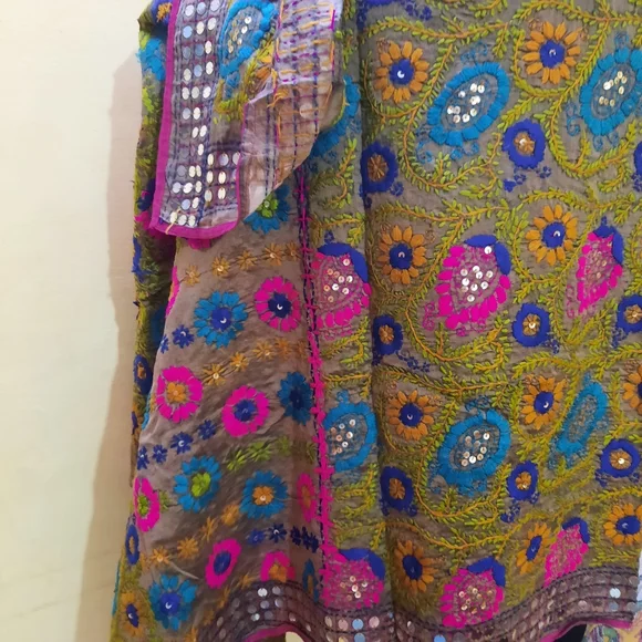 Fulkari dupatta - Picture 3 of 11